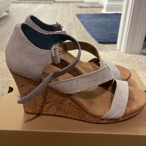 Women’s Tom’s Clarissa wedges size 8.5 - Picture 1 of 4